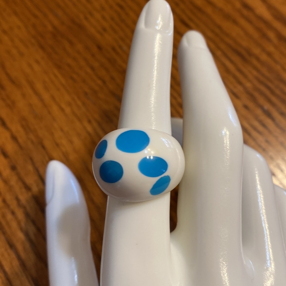 Retro Blue & White Polka-Dot Lucite Plastic Resin Band Ring
